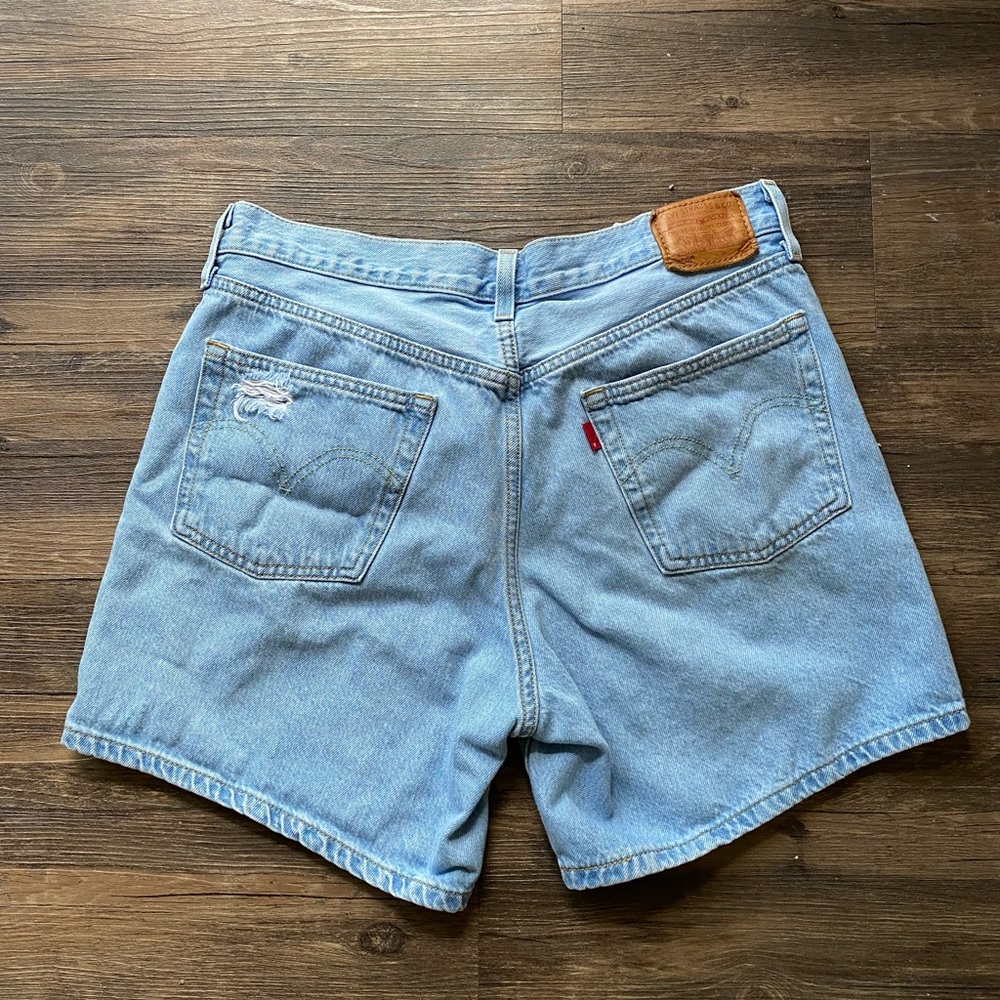 Levi’s 501 Mid-Thigh Shorts - Picture 5 of 6